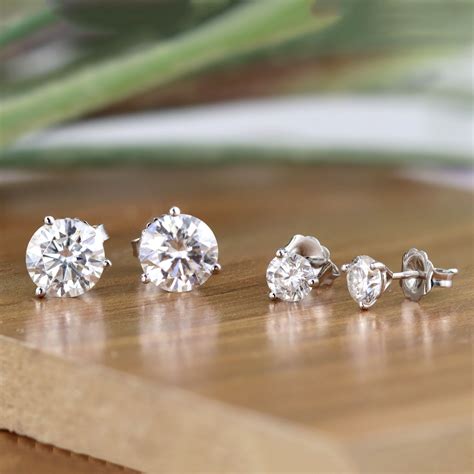 What is an Ideal Size for Diamond Stud Earrings? - DiamondStuds News | Aretes, Aros, Postres ...