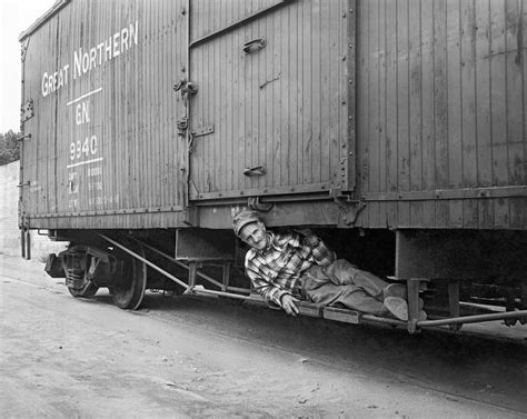 The best strategies for jumping on a train, from 1900s hobos - Vox