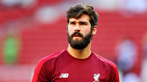 Liverpools Torhüter Alisson Becker und Fan Ian Davies sprechen über die Bedeutung der ...