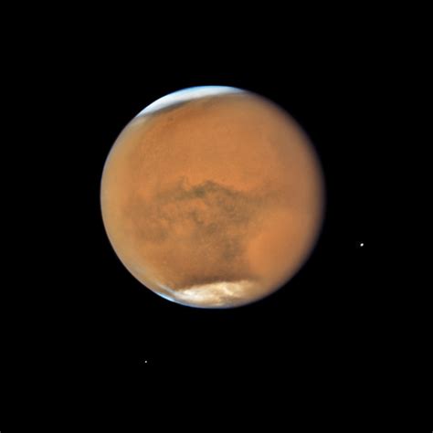 Photos: Hubble Space Telescope gets gorgeous shots of Mars and Saturn - Vox