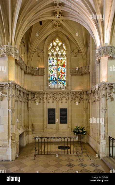 Grave leonardo da vinci chapel hi-res stock photography and images - Alamy