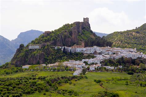 Grazalema: Natural Park of the White Villages in Andalusia. - Boutique Hotels In Spain