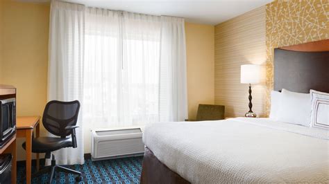 Hotel in Weirton, WV, with Indoor Pool | Fairfield Inn