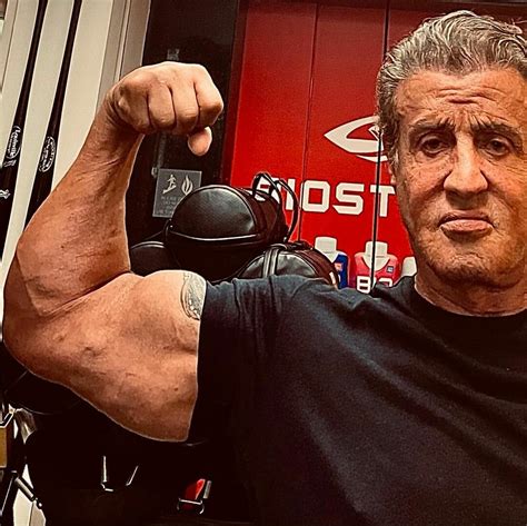 Silvestr Stallone idman zalına qayıtdı! Məşhur "Rambo" möhtəşəm biceps ...