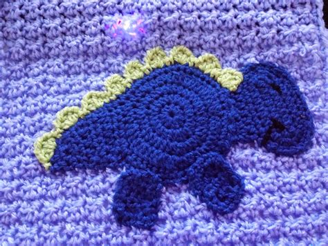 Blooming Lovely: WIP - Crochet - Dinosaur Blanket - Stegosaurus Applique