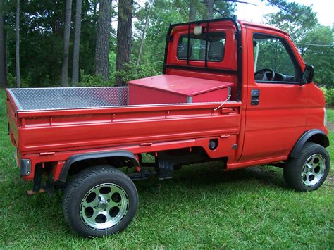 Little Red: 2001 Honda Acty Mini Truck - DailyTurismo