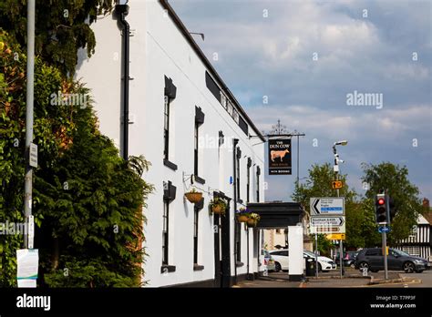 Dun cow dunchurch hi-res stock photography and images - Alamy