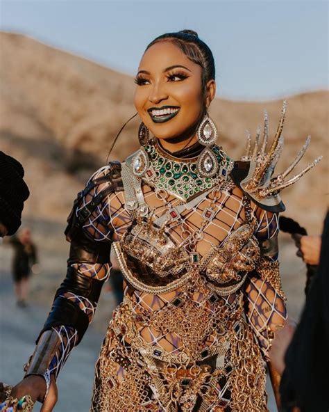 All Of Shenseea’s Stunning Looks In The 'Run Run' Music Video: Photos ...