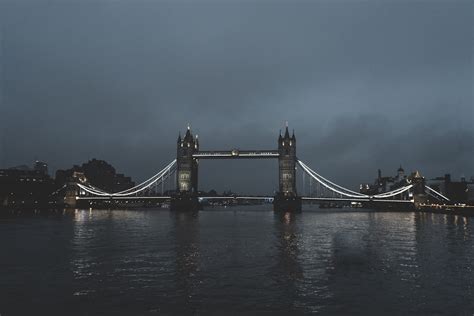 A view of the london bridge at night photo – Free Tower bridge Image on Unsplash