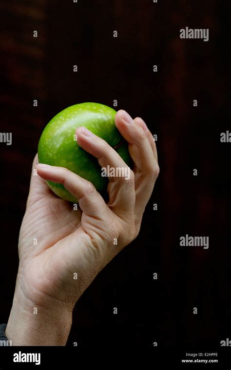 Hands Holding Apple High Resolution Stock Photography and Images - Alamy