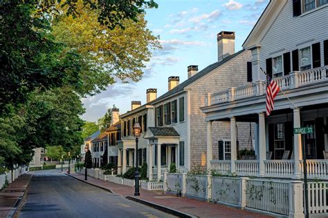 Information about Martha's Vineyard, an island in MA and the six island towns