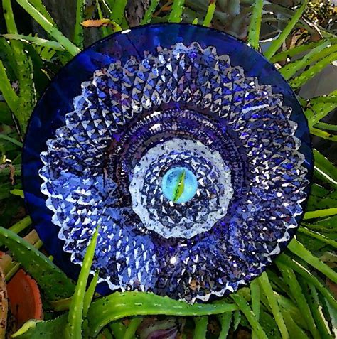 Garden Art Love this in the sun! | Flower plate garden art, Glass plate flowers, Glass garden art