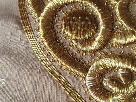 Процессы – 158 фотографий | Gold work embroidery, Couture embroidery, Gold embroidery