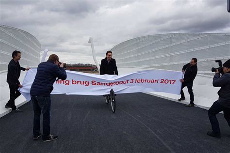 Fiets- en voetgangersbrug Sittard-Geleen officieel open — ZJA