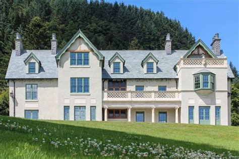 Laura Ashley's former Welsh mansion is for sale for £1.8m but it needs ...