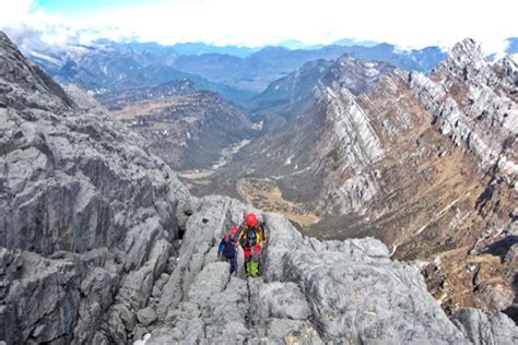 Gunung Yang Ada Salju Di Indonesia - Duwus.com