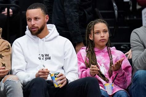 Stephen Curry's Daughter Riley Looks All Grown Up at Women's Basketball ...