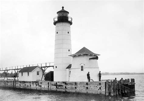 Kenosha North Pier Lighthouse | Shelly Lighting