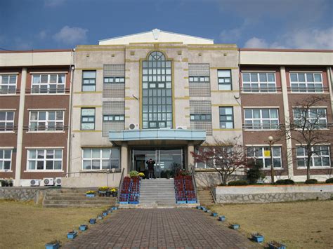 South Korea Beauty: Outside Pictures of both Schools