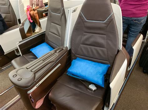 Fly to Hawaii in a Lie-Flat Seat From 40,000 Miles - The Points Guy