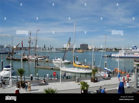 Battle ship enters Portsmouth Naval HMS Nottingham (D91), is a batch two Type 42 Destroyer of ...