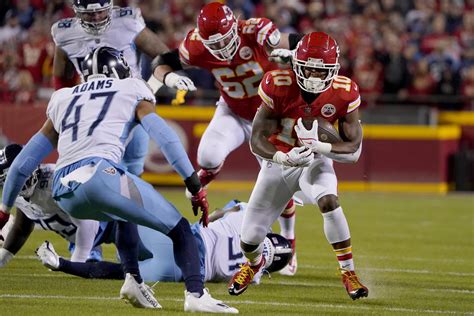 Chiefs RB Pacheco, a 7th-rounder, making most of his chances | AP News