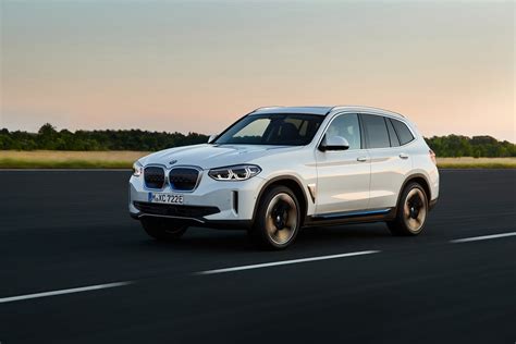 BMW Officially Reveals the BMW iX3 Electric SUV – EVBite