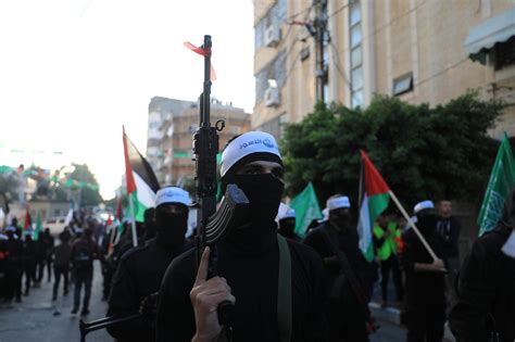 Hamas Fighters Wear ‘Lions Den’ Insignias in Gaza Parade - Palestine ...