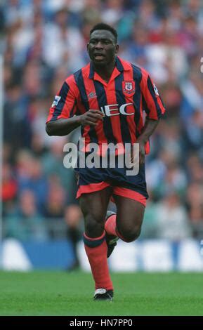 DANIEL AMOKACHI EVERTON FC 13 September 1994 Stock Photo: 133551883 - Alamy