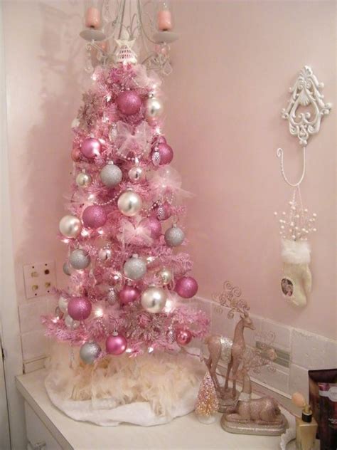 15 Eye-Catchy Pink Christmas Trees To Try - Shelterness