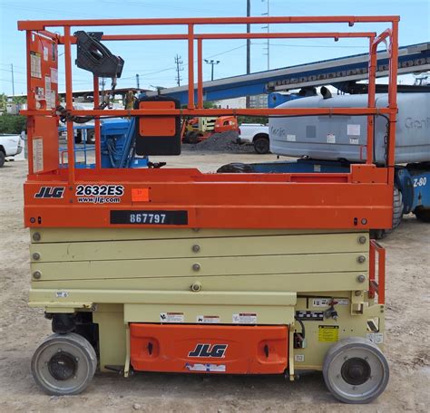 2015 JLG MODEL 2632ES ELECTRIC SCISSOR LIFT 25-FOOT REACH, 29 HOURS - Oahu Auctions