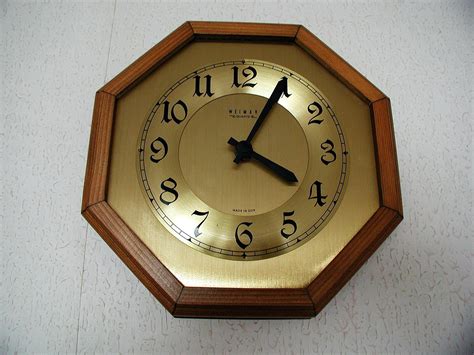 File:Clock analog clock.jpg - Wikimedia Commons