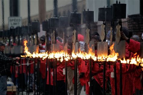 How much do Mardi Gras flambeaux actually make? - mardigras.com