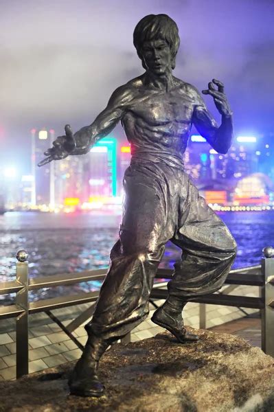 Bruce Lee statue – Stock Editorial Photo © 2Ban #146095991