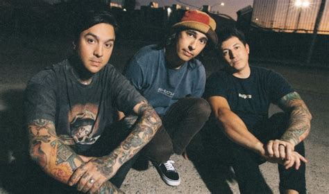 PIERCE THE VEIL Returns After Six Years With Throwback Track "Pass The ...