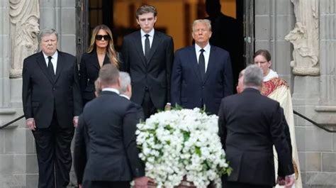 Melania Trump 'looks distraught' at funeral with 'deliberate lack of ...