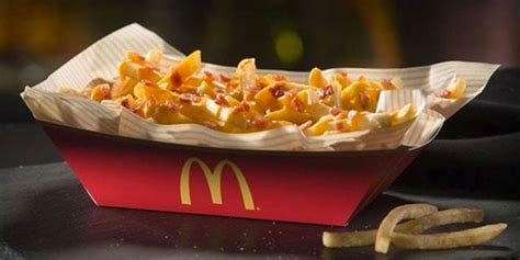 McDonald's lance des frites au fromage fondu et au bacon - Cosmopolitan.fr