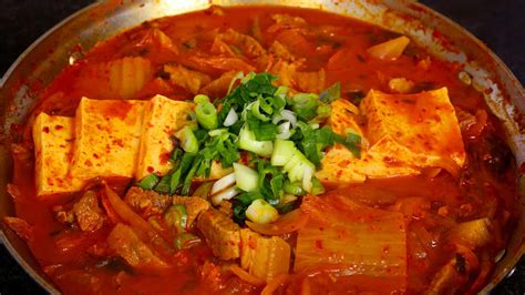 Kimchi stew (Kimchi-jjigae) recipe - Maangchi.com