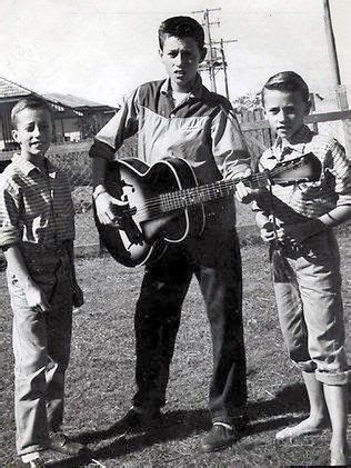 Barry, Robin and Maurice Gibbs as kids (Bee Gees) | Bee gees, Gees, Young celebrities