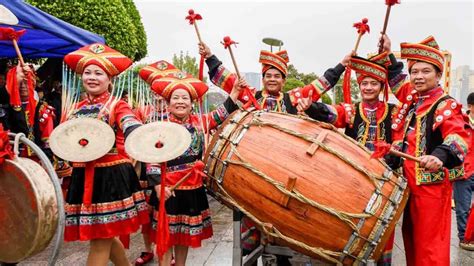 China's Zhuang ethnic minority celebrates its Valentine's Day - YouTube