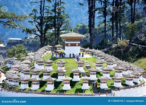 Bhoutan - 108 Stupa De Dochula Pass Col De Dochula Editorial Image ...