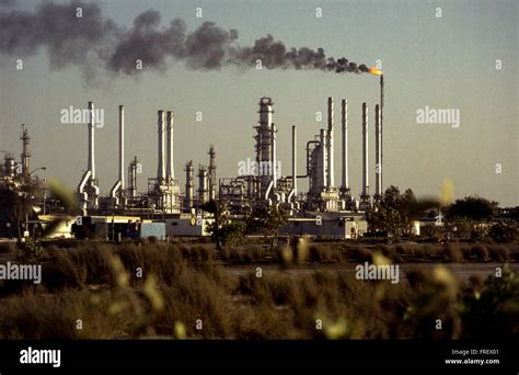 Oil refinery saudi arabia hi-res stock photography and images - Alamy