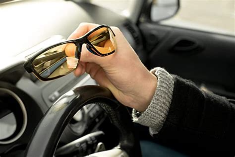 A Guide How to Choose Driving Glasses?