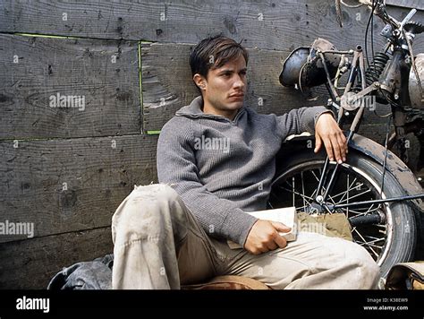 THE MOTORCYCLE DIARIES GAEL GARCIA BERNAL A FOCUS FEATURES PRODUCTION Stock Photo - Alamy