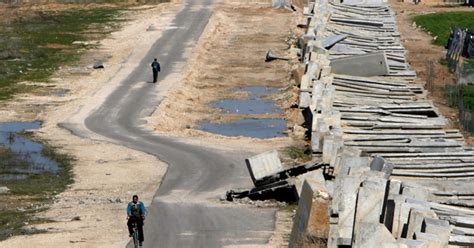 Egypt to close Gaza border on Sunday