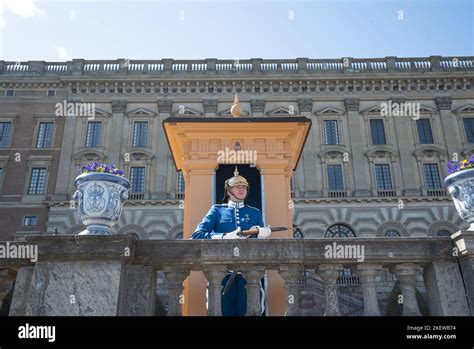 Royal Guard stood outside the Royal Palace / Stockholm Palace (Kungliga Slotten) (Kungliga ...