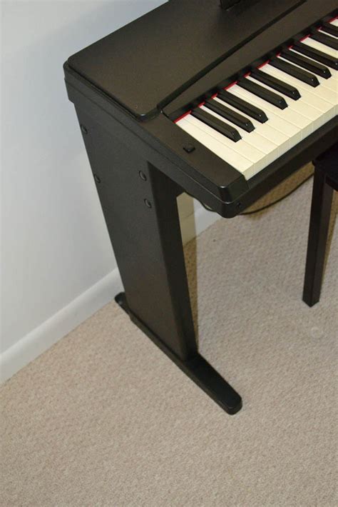 Yamaha YPP-50 Electronic Piano with Bench | EBTH