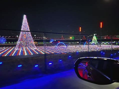 Speedway Christmas 2024 (How to See EPIC Lights + Classic Movies)