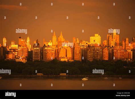 SKYLINE UPPER WEST SIDE MANHATTAN NEW YORK CITY USA Stock Photo - Alamy