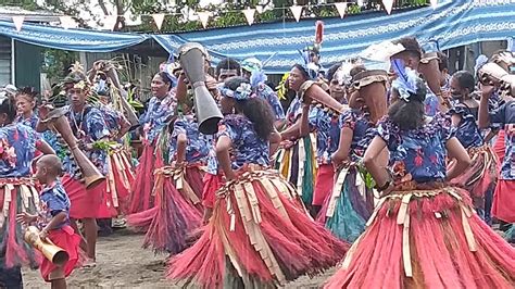 PNG Traditional Contemporary Dance 🇵🇬 #AlukuniYouthTown #Alukuni Village #Central - YouTube